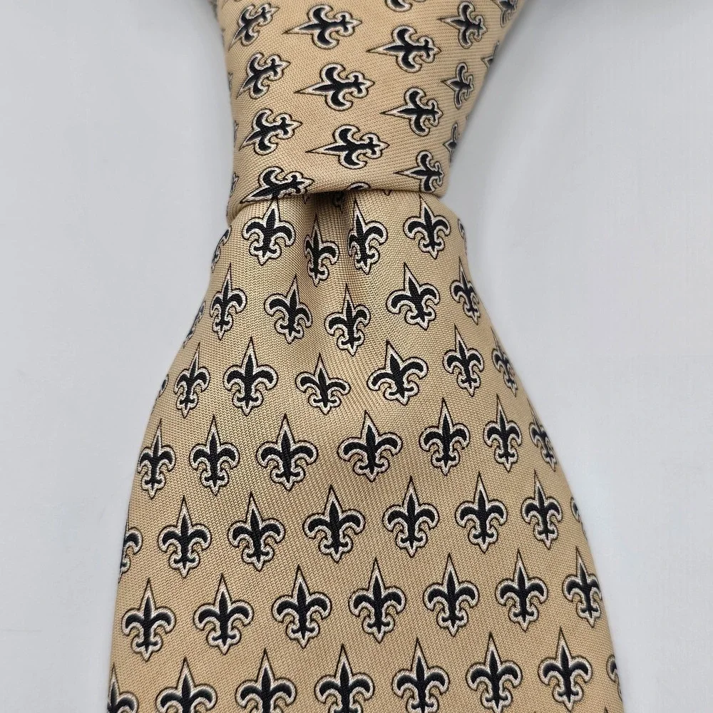 Vineyard Vines New Orleans Saints Silk Neck Tie Gold Fleur de Lis USA Made EUC